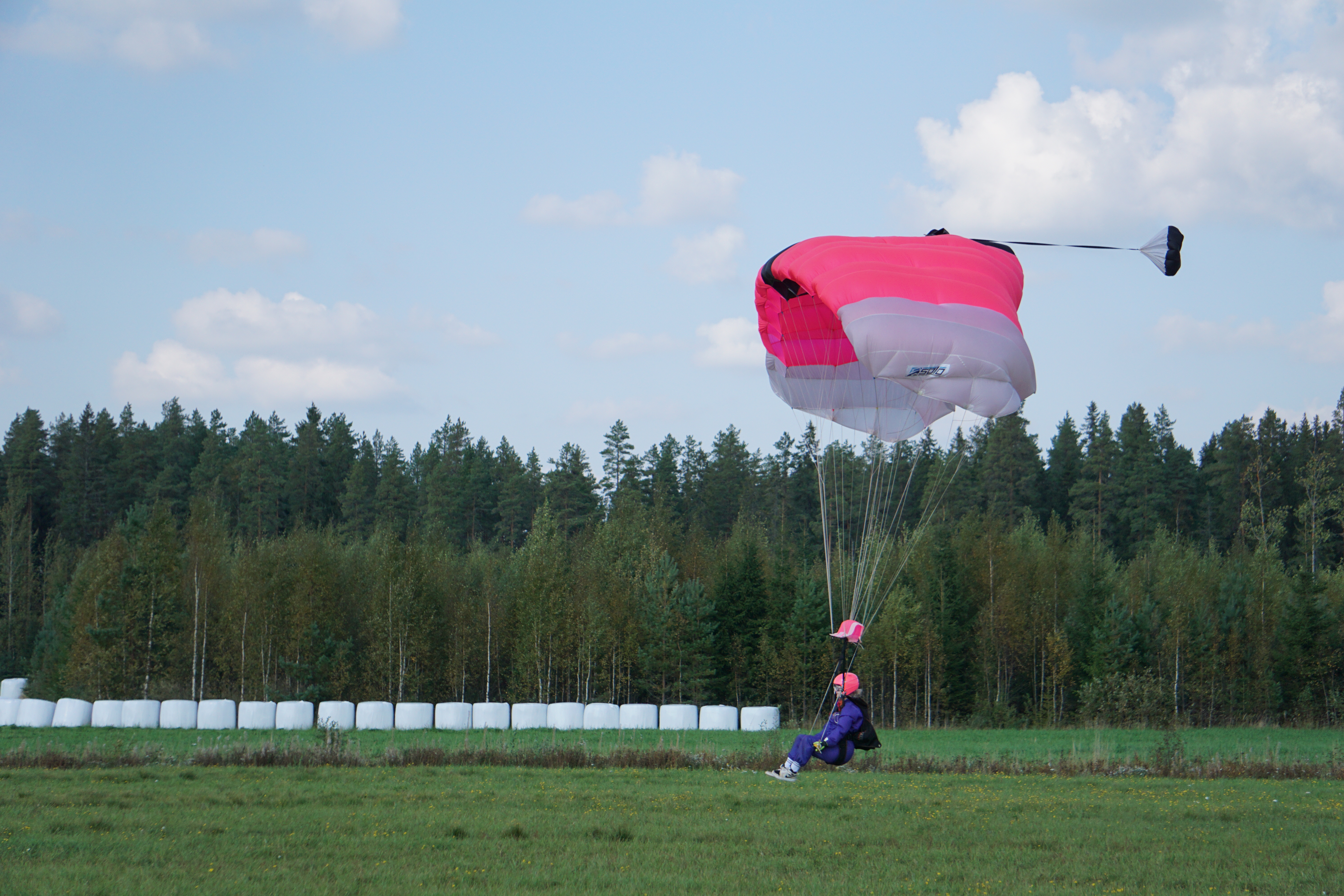 Alavuden Ilmailukerho j&auml;rjest&auml;&auml; laskuvarjohypp&auml;&auml;misen alkeiskursseja j&auml;lleen kes&auml;ll&auml; 2026. Tervetuloa Alavuden taivaalle! 
