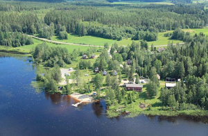 Sepänniemen lomakylä sijaitsee Etelä-Pohjanmaalla Alavuden Töysässä Ponnenjärven rannalla.