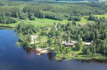 Sepänniemen Lomakylän esiintymislavalla konsertteja ym. tapahtumia kesäisin.