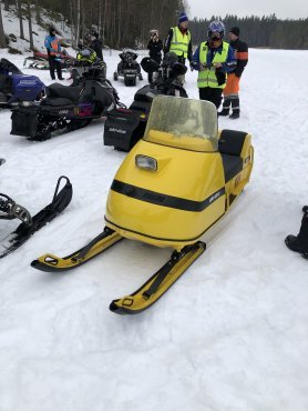 Suomensel&auml;n Moottorikelkkailijat Ry j&auml;rjest&auml;&auml; toistamiseen vintagesafarin sunnuntaina 10.3.2024. L&auml;ht&ouml; klo 10 Alavuden ABC liikenneaseman pihasta. 