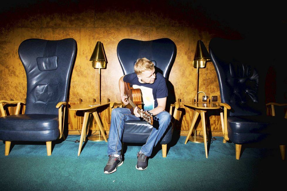 Suuret klassikot soolokitaralla -konsertti - Tomi Paldanius sunnuntaina 29.3.2026 Alavudella Huhtam&auml;ki-salissa klo 18-19.